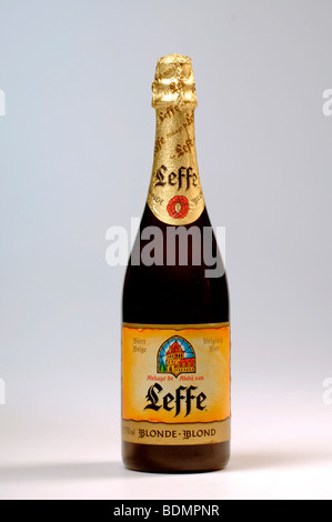 750ml Bouteille de Leffe Blonde bière belge. Banque D'Images