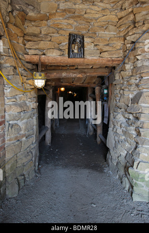 Witten, Bergbauwanderweg Muttental, Stollen der Zeche Nachtigall, Inneres Banque D'Images