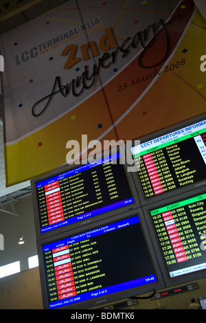 Départ terminal LCC bord du vol d'informations Banque D'Images