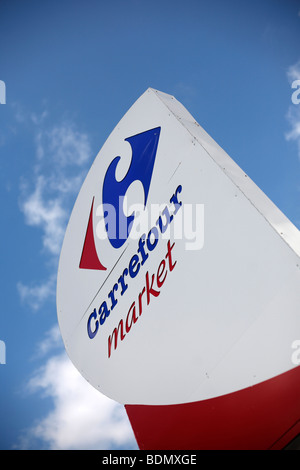 Un signe pour le supermarché Carrefour français Banque D'Images