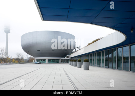 München, BMW-musée 1968-1972 von Karl Schwanzer, BMW Gebäude und Museum Banque D'Images