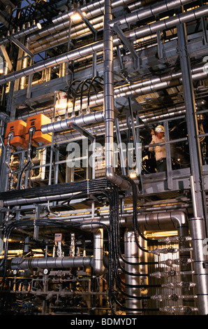 Faire des ajustements à des travailleurs de la raffinerie de pétrole à Philadelphie Banque D'Images
