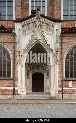 Landshut, Stifts- und église paroissiale Saint Martin, Nordost-Portal Banque D'Images