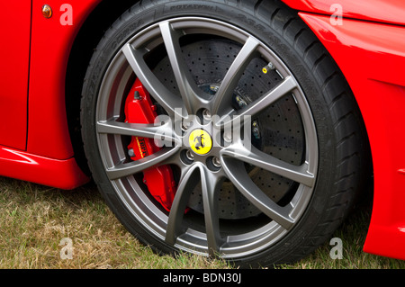 Détail de Ferrari 430 Scuderia alloy wheel, disque de frein et l'étrier Banque D'Images