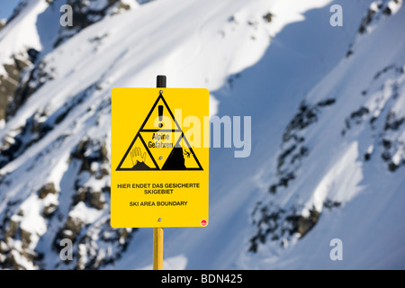 Signe d'avalanches dans les Alpes, Tyrol du Nord, Tyrol, Autriche, Europe Banque D'Images