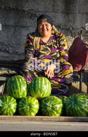 Pastèques dans le marché à Osh au Kirghizistan Banque D'Images