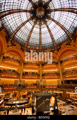 Galeries La Fayette (grand magasin) sur le Boulevard Haussmann, Paris, France Banque D'Images