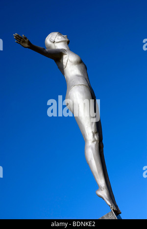 La belle statue de plongée sur la jetée à Scarborough, Yorkshire, Angleterre Banque D'Images