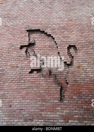 La figure d'un taureau symbole de la ville dans le mur de brique de 'Teatro Regio' ('Théâtre Royal') à Turin Turin, capitale de la région du Piémont, Italie Banque D'Images