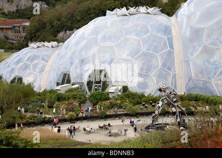 Eden Projet biosphères comme vu lors de l'entrée du site. Banque D'Images