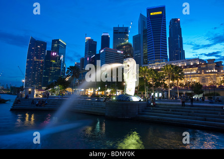 Le Merlion, emblème de la métropole de Singapour, conçue par l'artiste Fraser Brunner en 1964, la rivière Singapour, Singapour, de sorte Banque D'Images