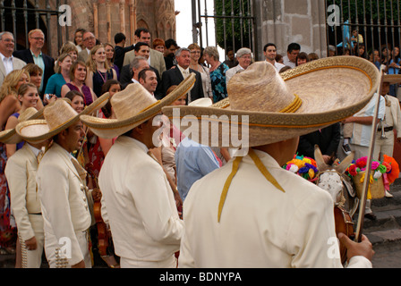 Lors d'une sérénade Mariachis mariage mexicain à San Miguel de Allende, Mexique Banque D'Images