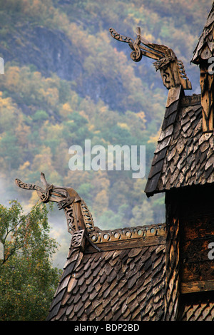 Détail église borgund stavkirke de 1150 dans la vallée près de Laeral Sogn en Norvège au nord de l'Europe. Banque D'Images