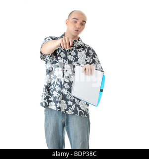 Homme avec des armes d'essayer de faire à quelqu'un de signer des papiers Banque D'Images