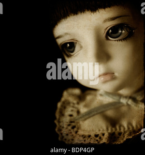 Gros plan d'une dolls face avec de grands yeux marron Banque D'Images