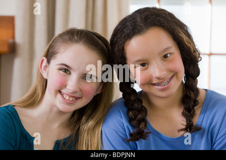 Portrait de deux girls smiling Banque D'Images