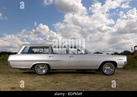 1964 Pontiac Parisienne American station wagon break Banque D'Images