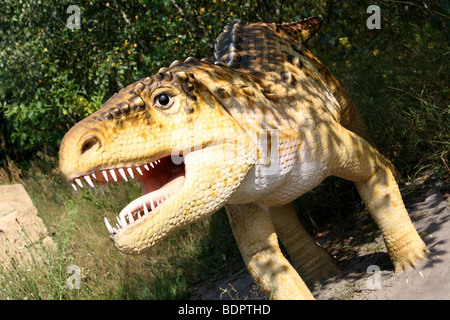 Ornithosuchus (qui signifie "crocodile") d'oiseaux du parc préhistorique, Nowiny), Pologne, 2009, réplique taille réelle Banque D'Images