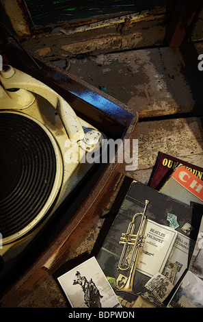 Un vieux 1950 record player avec partitions Banque D'Images