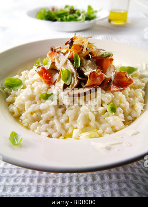 Classic Risotto aux cèpes sauvages et bacon Banque D'Images