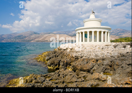 St Théodore le phare sur la côte à Lassi sur la Méditerranée grecque île de Céphalonie, Grèce GR Banque D'Images