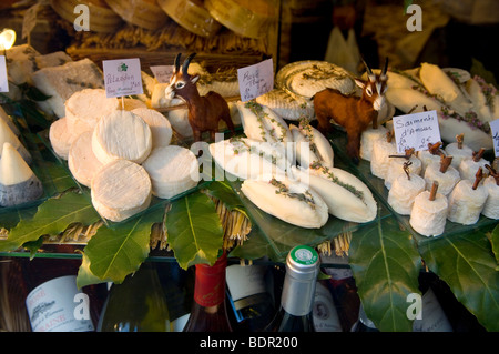 Le fromage en vitrine Banque D'Images