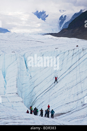 Kennicott, Alaska - une cascade de glace sur le glacier de la classe racine de Wrangell-St. Elias National Park. Banque D'Images