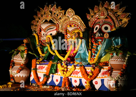 Divinités hindoues Seigneur Jagannath avec son frère Balabhadra et sa Sœur Subhadra au Festival de Danse de Konark, Orissa, Inde Banque D'Images