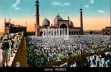 La prière du vendredi, la Jama Masjid, Delhi, Inde, au début du xxe siècle. Artiste : Inconnu Banque D'Images