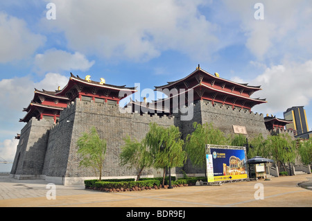 La fin de l'après-midi tourné de la dynastie des Tang Replica Forteresse, Fisherman's Wharf, Macao, Chine Banque D'Images