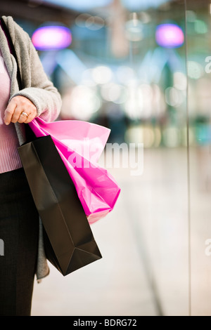 A woman carrying shopping bags Banque D'Images