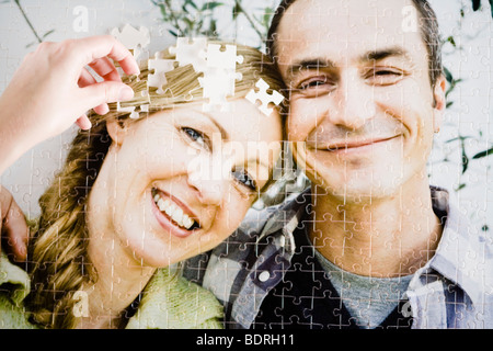 Un puzzle avec l'image d'un couple. Banque D'Images