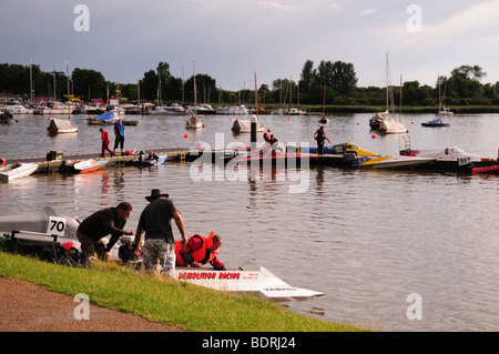 Prearing pour les courses à les fosses - bateau de course 23-07-09 Large Oulton Suffolk Lowestoft Banque D'Images