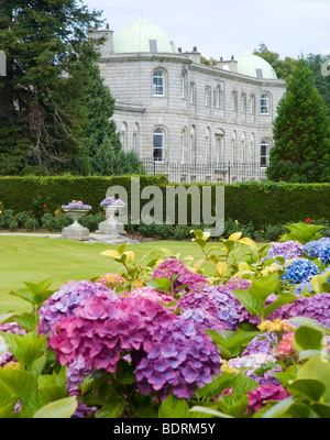 Maison et Jardins de Powerscourt Estate, près de Enniskerry, dans le comté de Wicklow, Irleand Banque D'Images