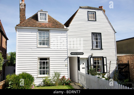 Chalets en bois, recouverte de Whitstable, Kent, Angleterre, Royaume-Uni Banque D'Images