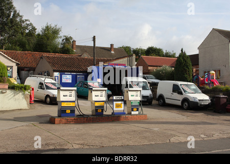 Une station d'essence dans le village de Lambley, Nottinghamshire, Angleterre, Royaume-Uni Banque D'Images