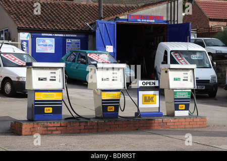 Une station d'essence dans le village de Lambley, Nottinghamshire, Angleterre, Royaume-Uni Banque D'Images