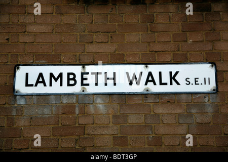 La plaque de rue, pour marcher de Lambeth à Londres. Banque D'Images