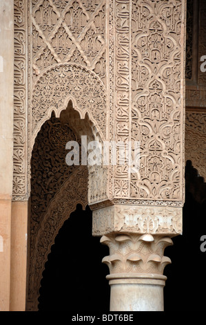 Colonne en pierre Détail Tombeau Saadien (c16e) ou Marrakech Maroc Mausolée Banque D'Images