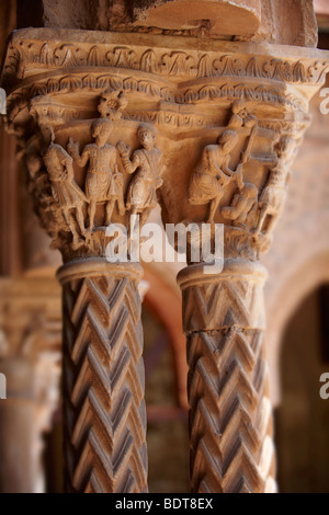 Historicated médiévale décorée capitales de la colonne d'clositers cathédrale de Monreale - Palerme - Sicile Banque D'Images