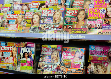 Potins / la vraie vie magazines en vente à Tesco. Banque D'Images
