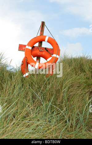 Bouée de sauvetage aide bouy côte Natation Natation mer baignade danger Banque D'Images