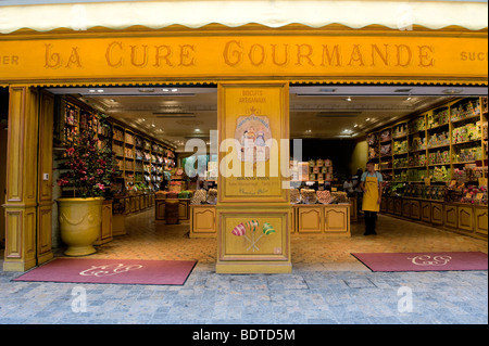 La Cure Gourmande des bonbons et choolate shop à AIGUES-MORTES, France Banque D'Images