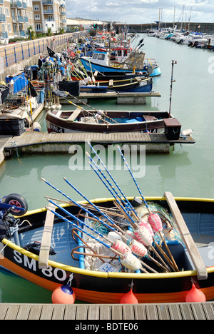 Bateaux de pêche dans le port de plaisance de Brighton Banque D'Images