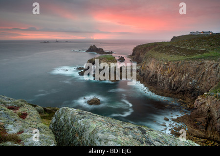 Clifftops de Land's End en Cornouailles, Angleterre. Printemps (mai) 2006 Banque D'Images