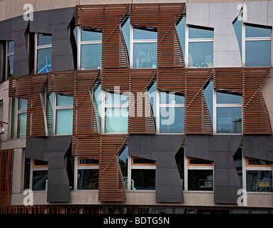 Fenêtres du parlement écossais, Holyrood, Édimbourg, Écosse, Royaume-Uni, Europe Banque D'Images