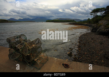 Une vue de la jetée de l'Ulva ferry vers le bas le son d'Ulva, à vers Ben plus sur l'île de Mull. Banque D'Images