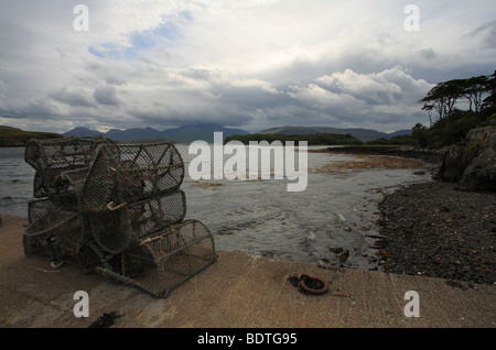 Une vue de la jetée de l'Ulva ferry vers le bas le son d'Ulva, à vers Ben plus sur l'île de Mull. Banque D'Images