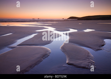 Marée basse sur Constantine Beach, Cornwall, Angleterre. Printemps (mai) 2009. N/A Banque D'Images