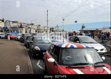 Les embouteillages sur le front de mer de Brighton Bank Holiday Août - Royaume-Uni Grande-Bretagne Banque D'Images